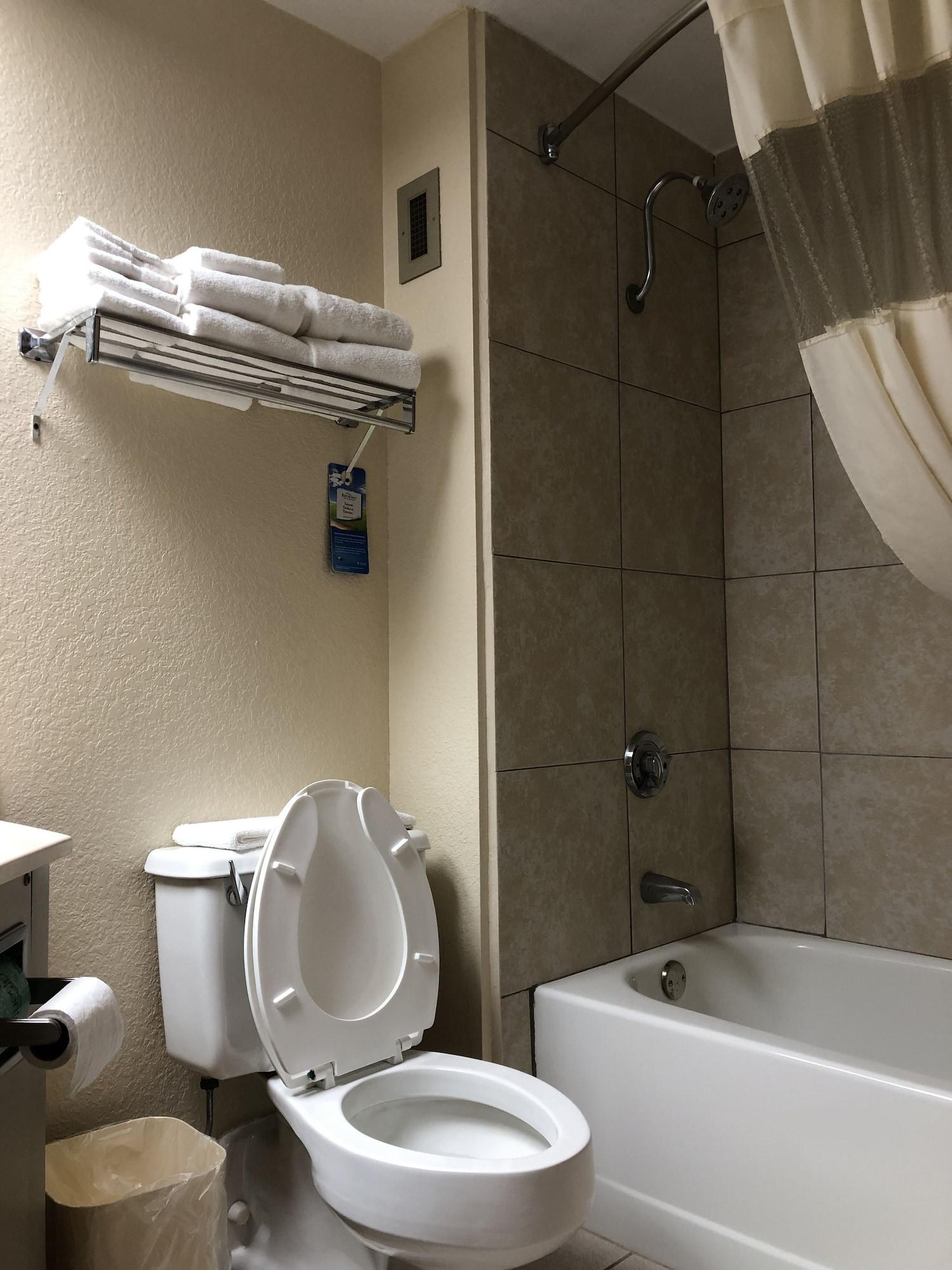Baymont By Wyndham Cincinnati شارونفيل المظهر الخارجي الصورة