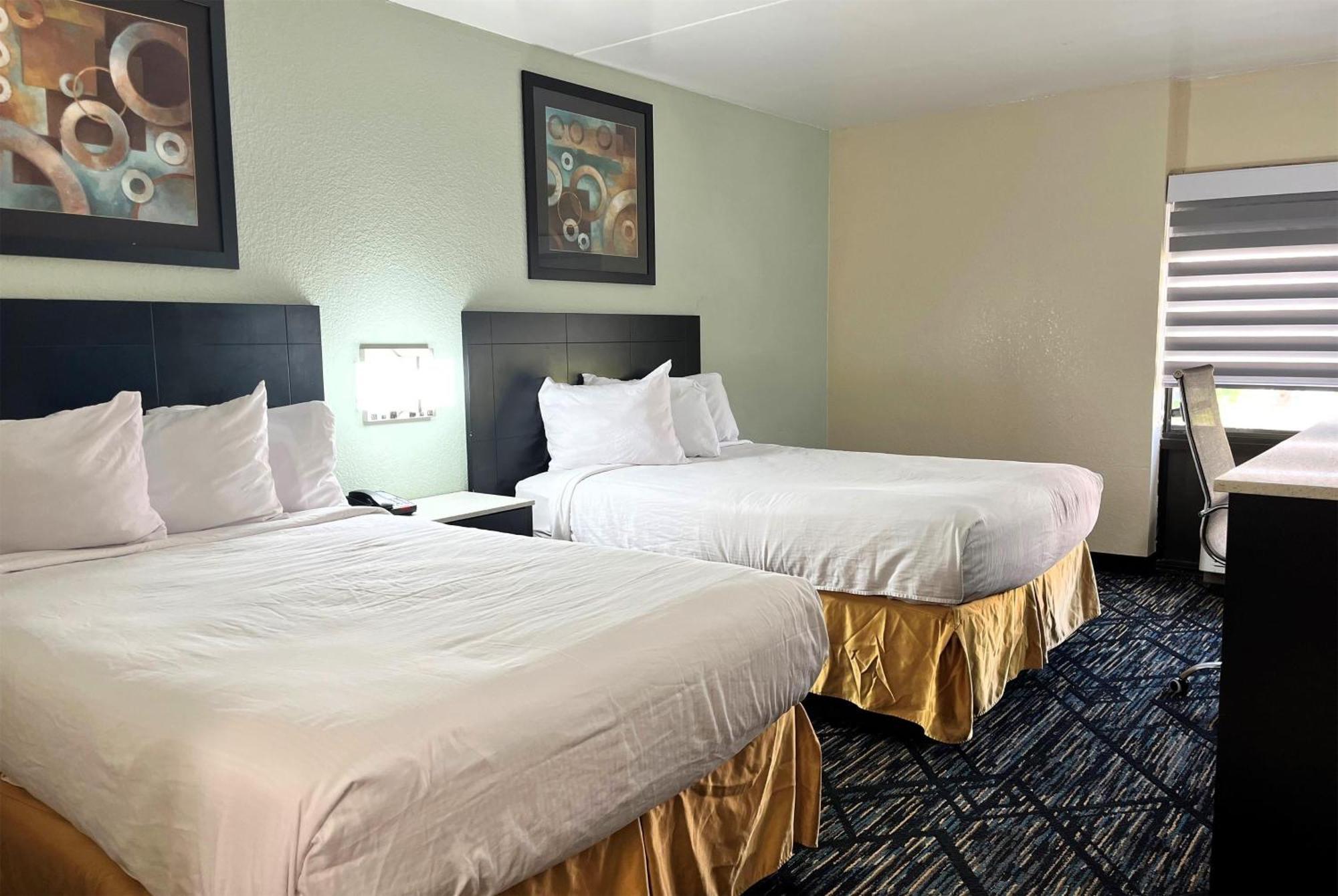 Baymont By Wyndham Cincinnati شارونفيل المظهر الخارجي الصورة