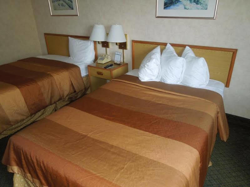 Baymont By Wyndham Cincinnati شارونفيل المظهر الخارجي الصورة